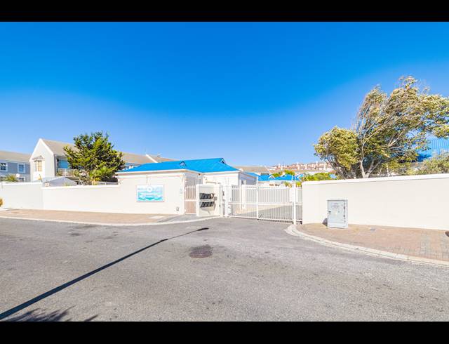 2 BEDROOM FREEHOLD SOLD IN BLOUBERG SANDS